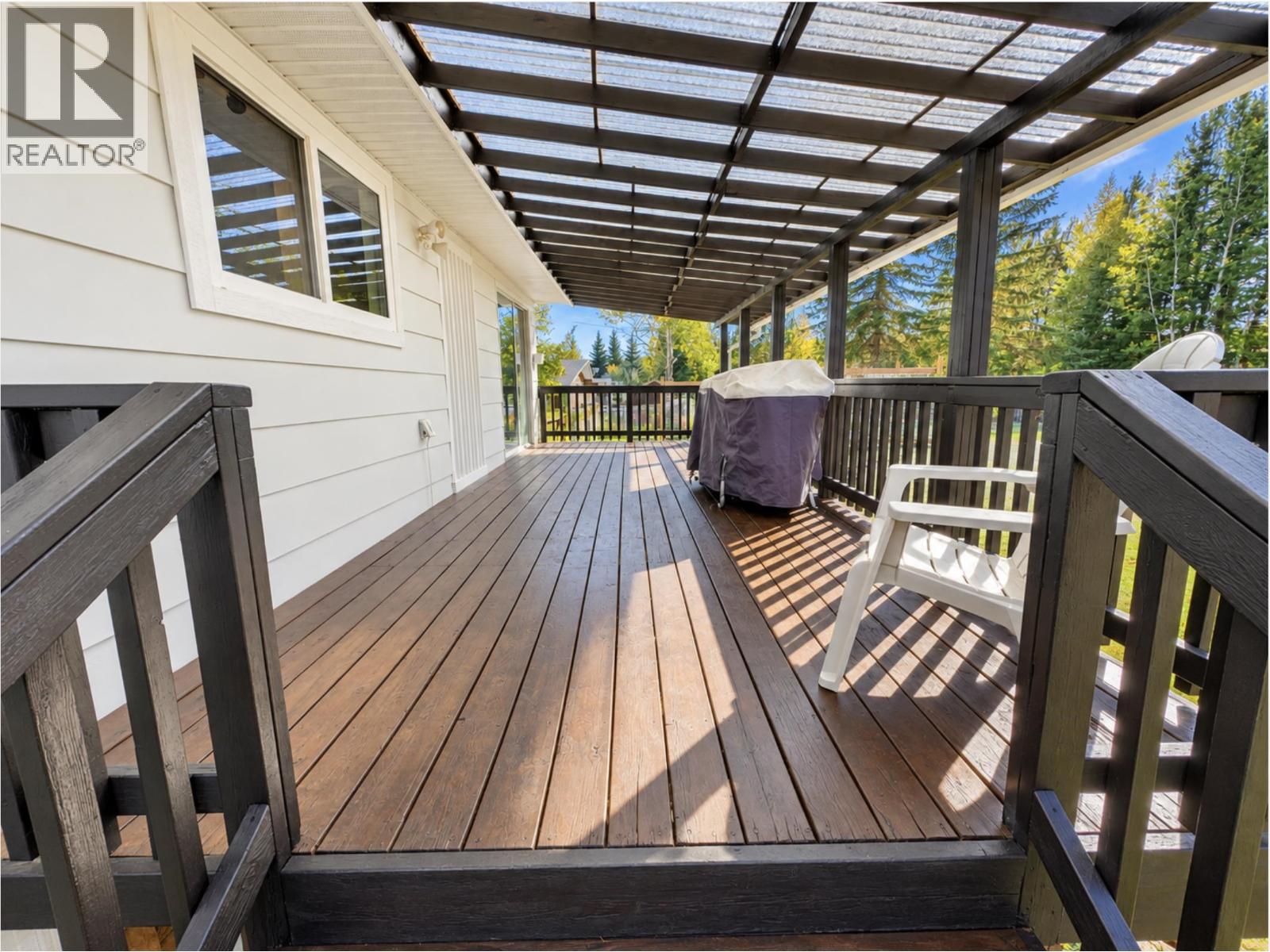 6494 Grey Crescent Property Photo 2