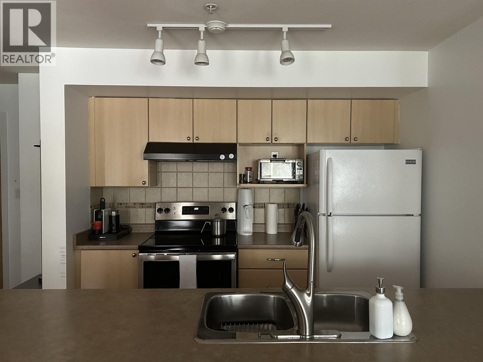 210 2891 E Hastings Street Property Photo 2
