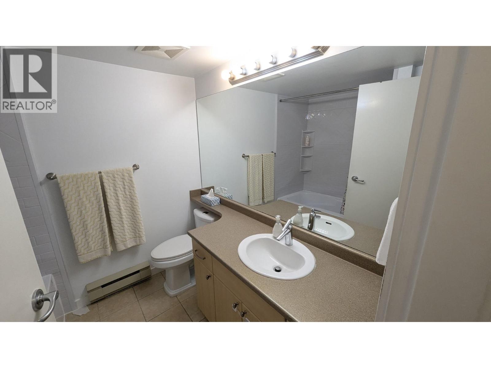 210 2891 E Hastings Street Property Photo 11