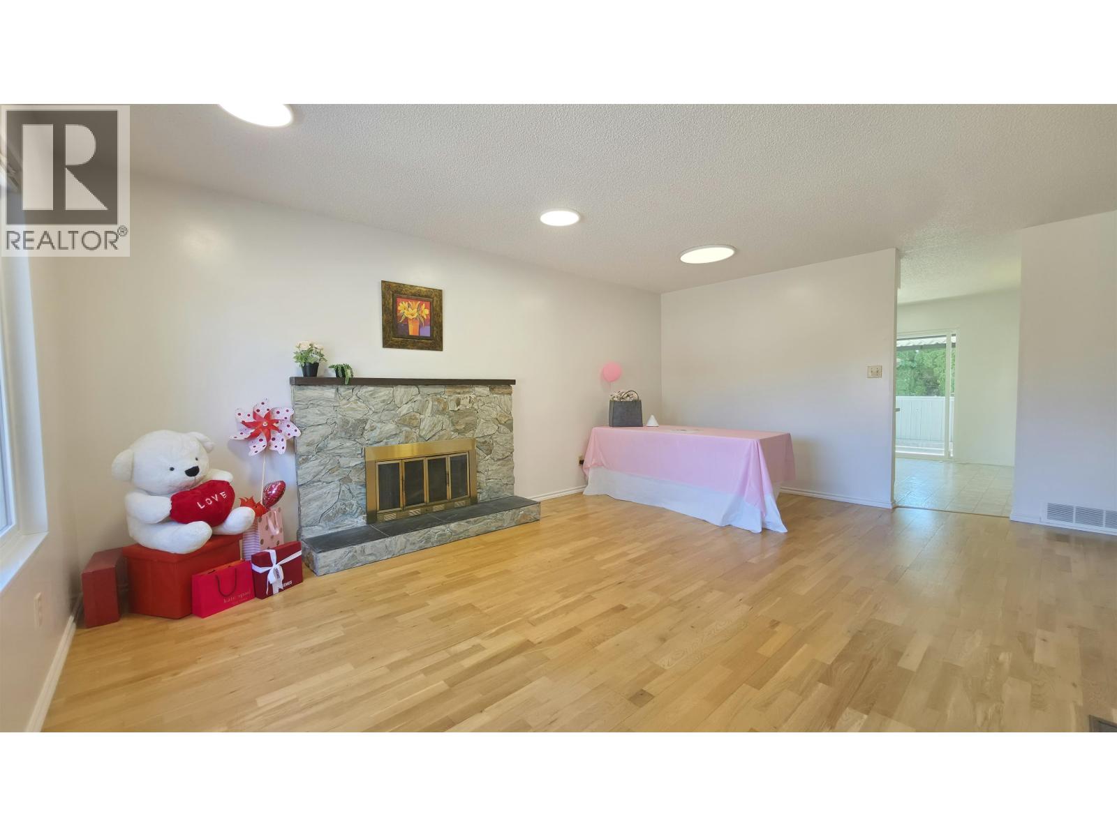 3220 Harwood Avenue Property Photo 3