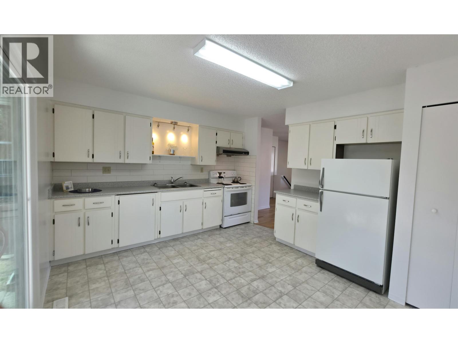 3220 Harwood Avenue Property Photo 10