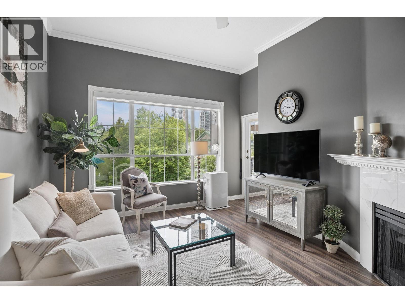 418 2995 Princess Crescent Property Photo 5