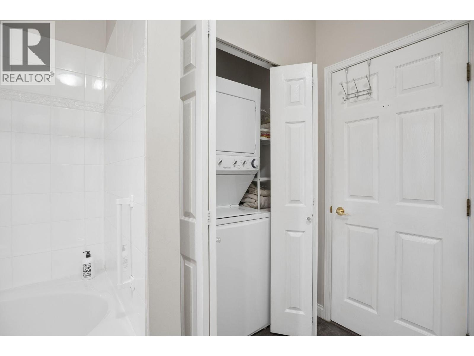 418 2995 Princess Crescent Property Photo 26