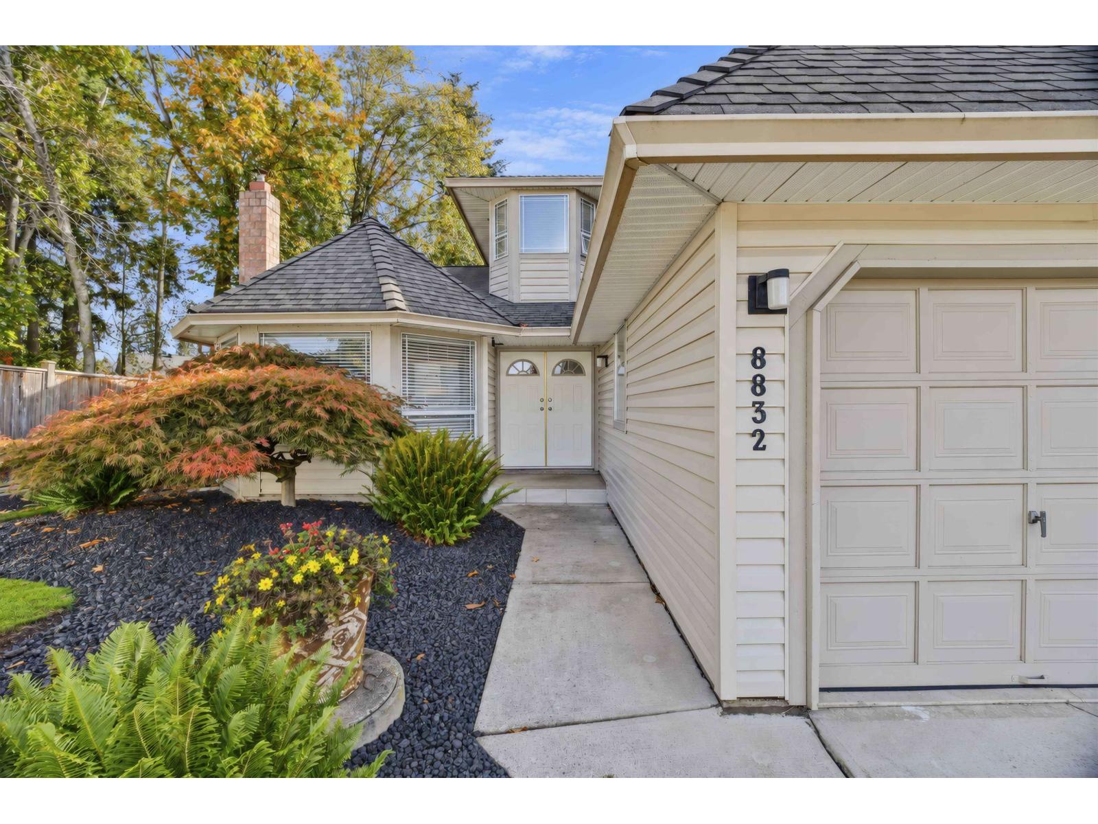 8832 143 Street Property Photo 2