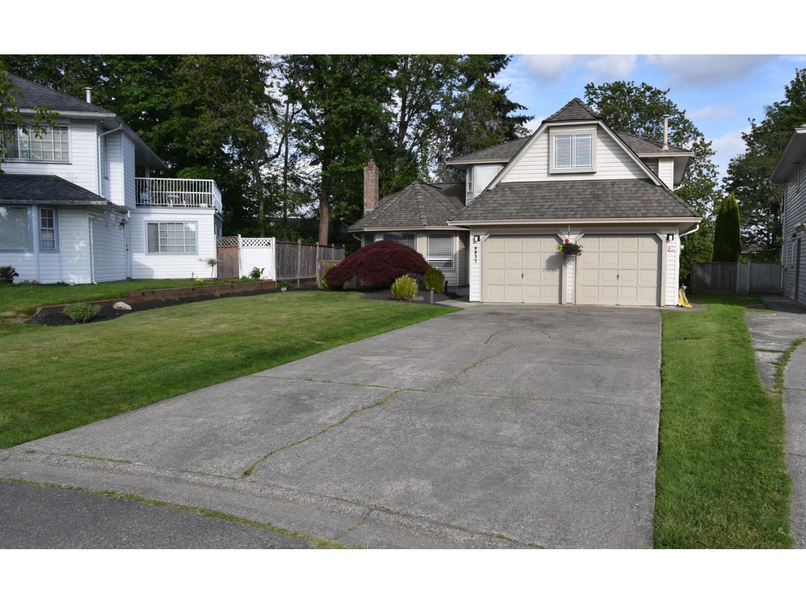 8832 143 Street Property Photo 3