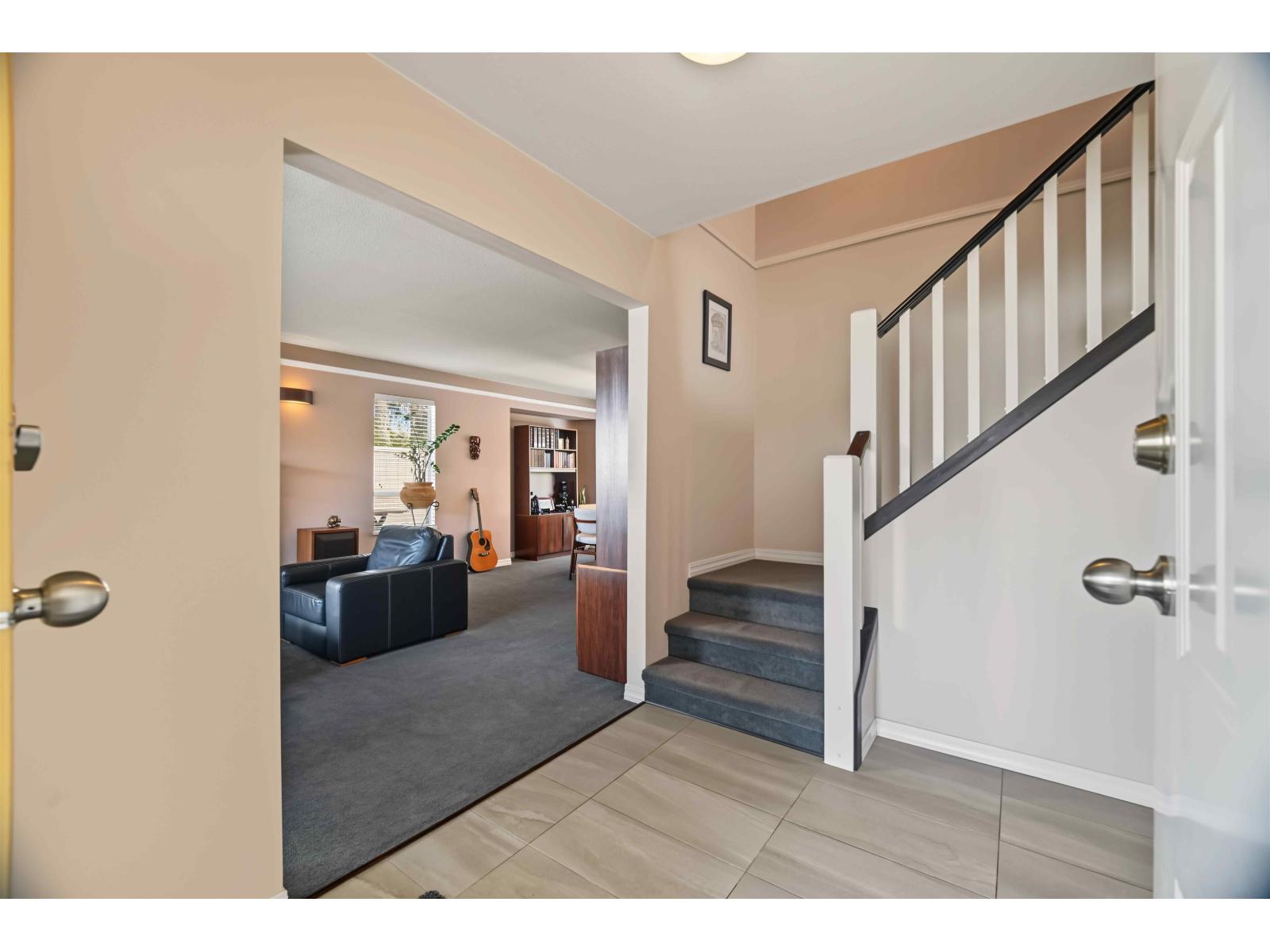 8832 143 Street Property Photo 5