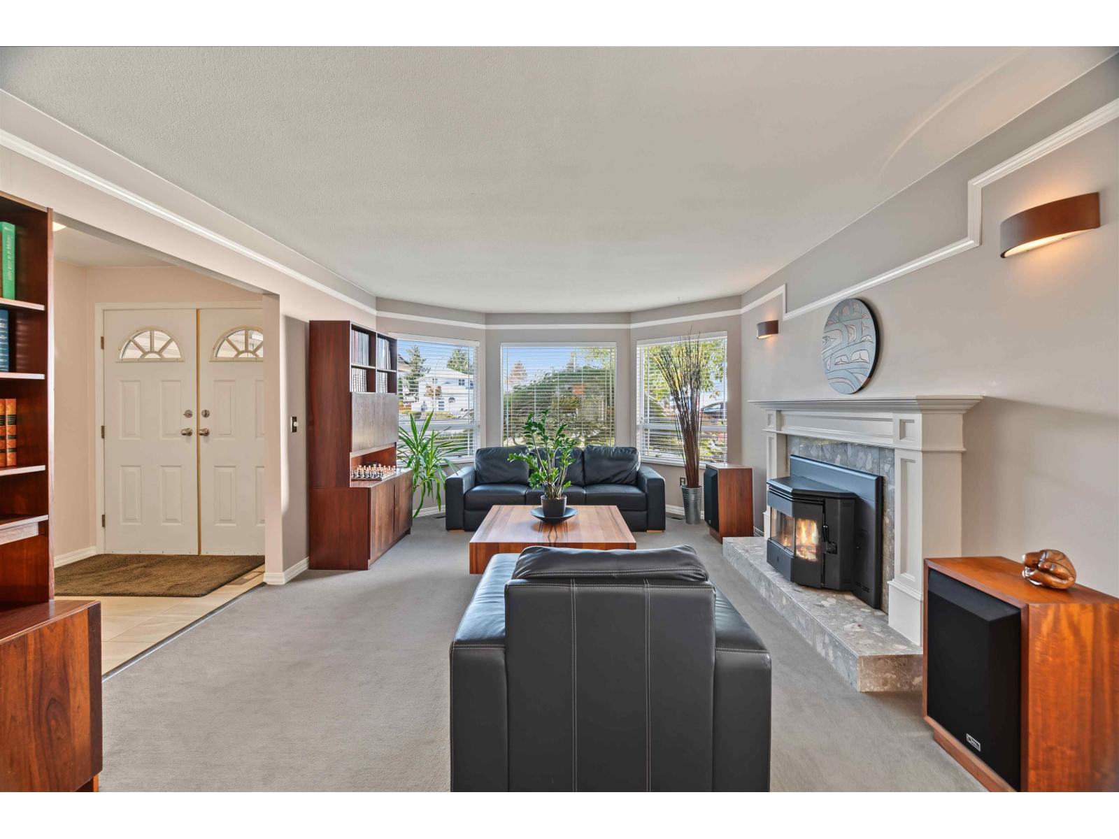 8832 143 Street Property Photo 6