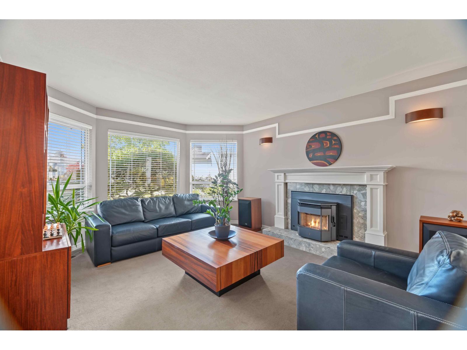 8832 143 Street Property Photo 7