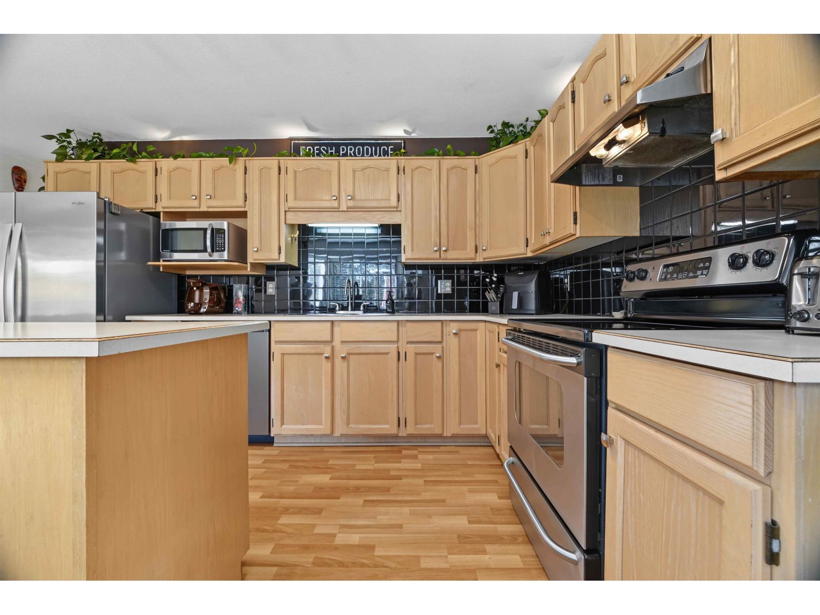 8832 143 Street Property Photo 12