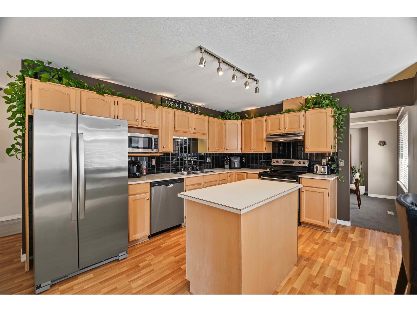 8832 143 Street Property Photo 14