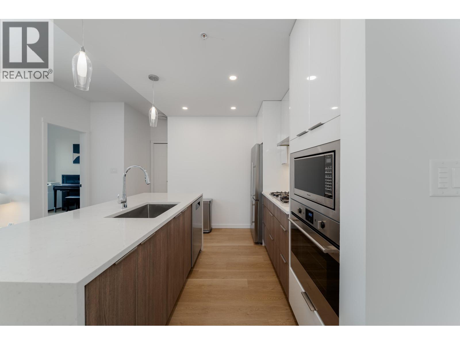 413 11641 227 Street Property Photo 2