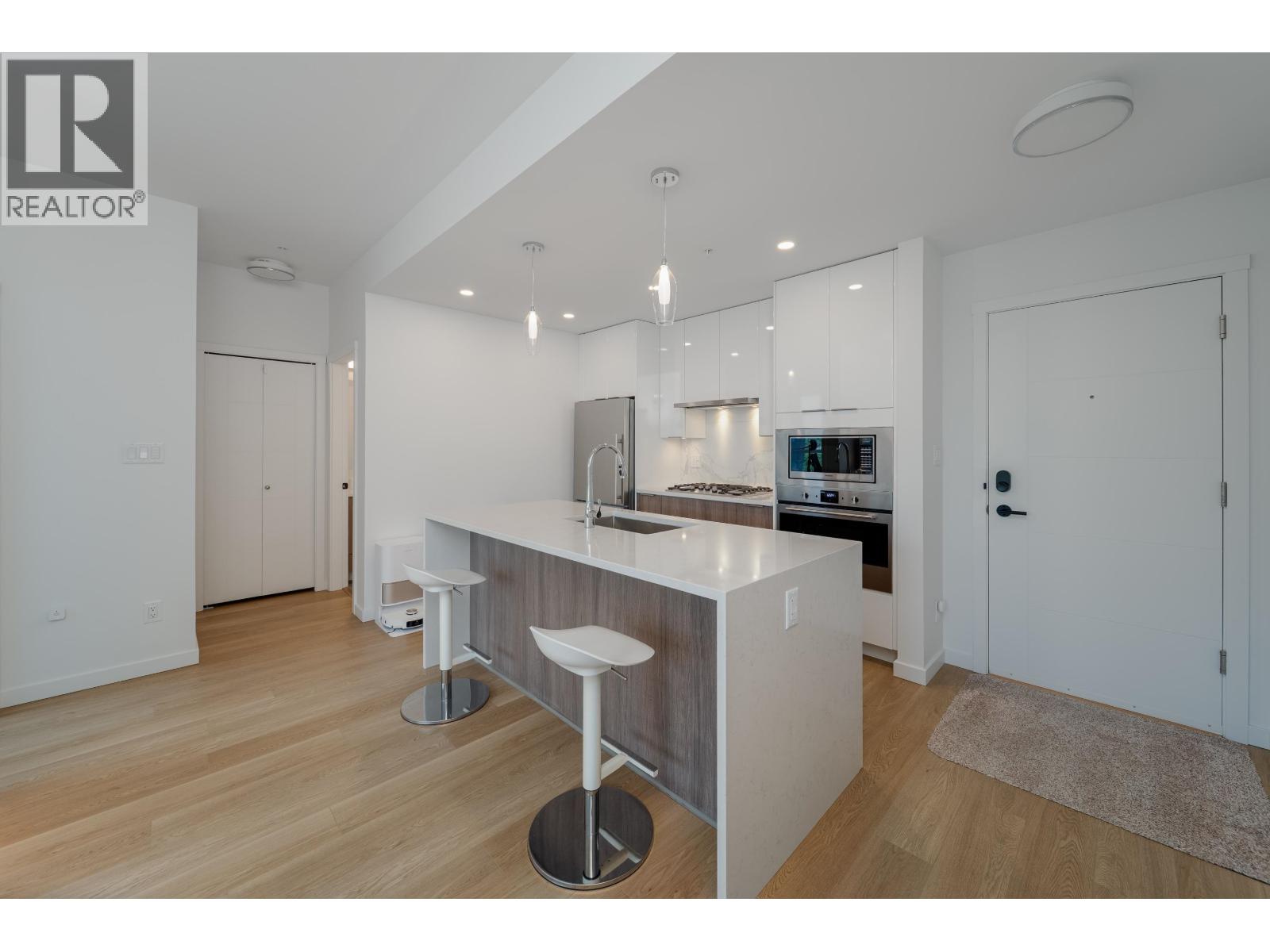 413 11641 227 Street Property Photo 3
