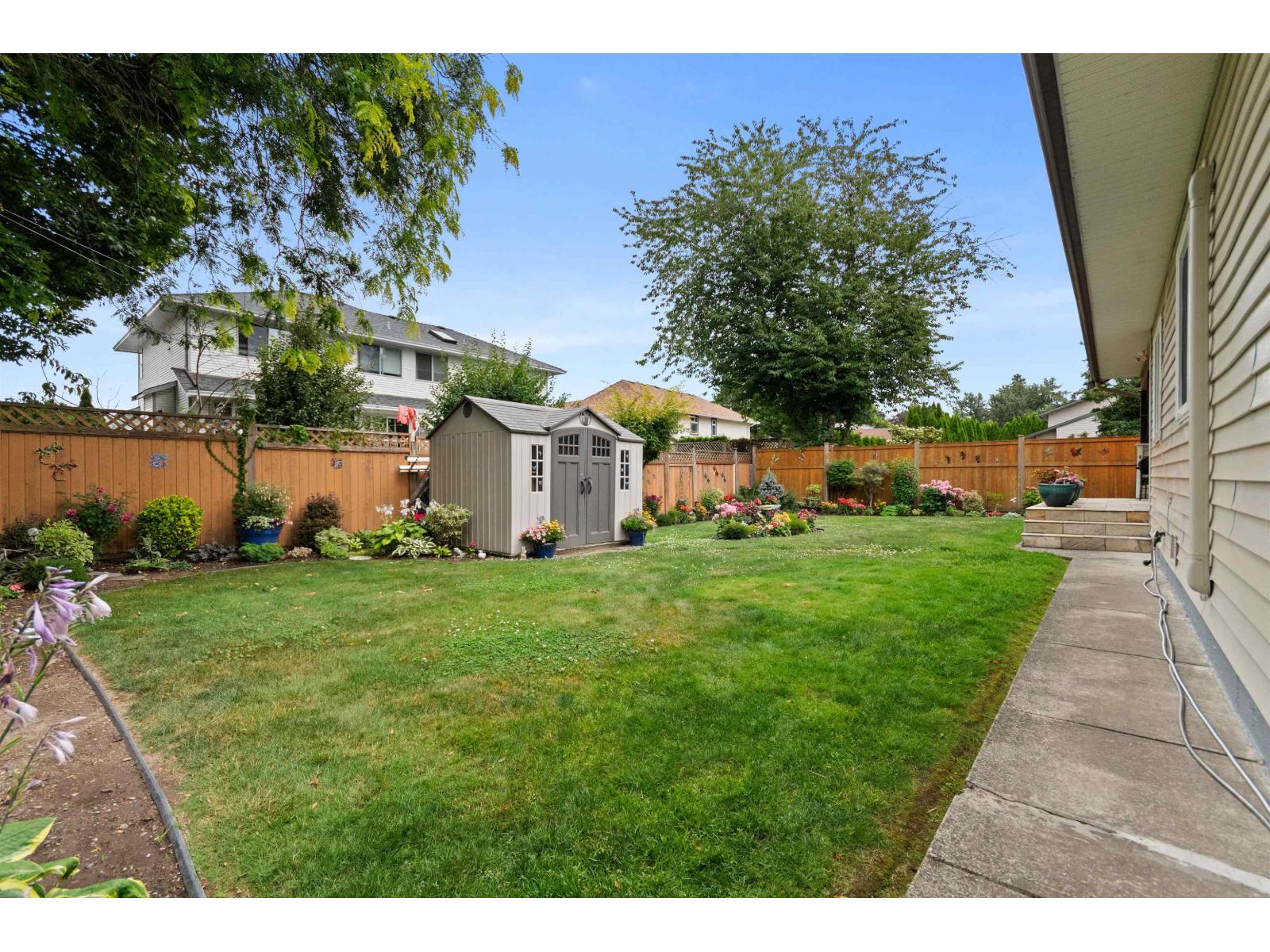 45575 Worthington Place Property Photo 3