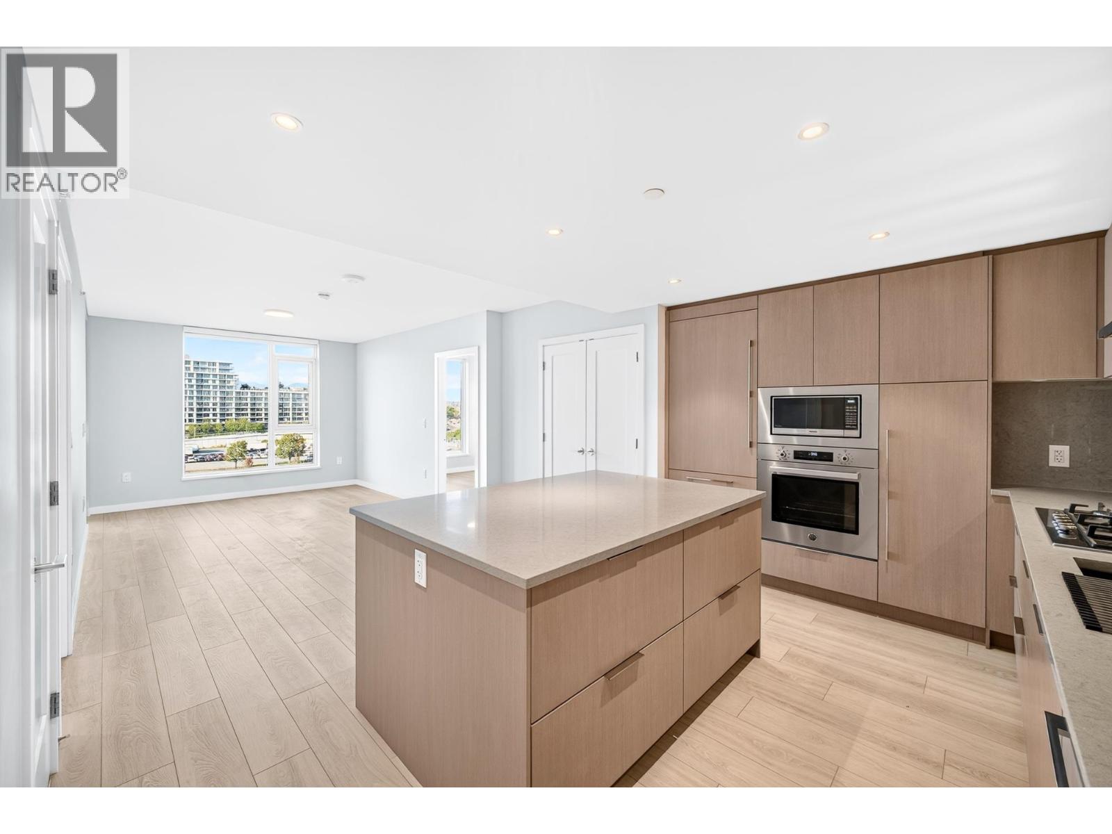 603 3588 Ketcheson Road Property Photo 4