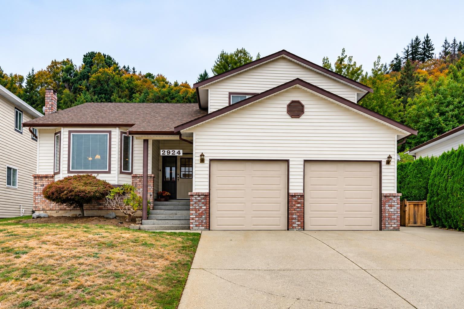 2924 GLENSHIEL DRIVE Property Photo 1