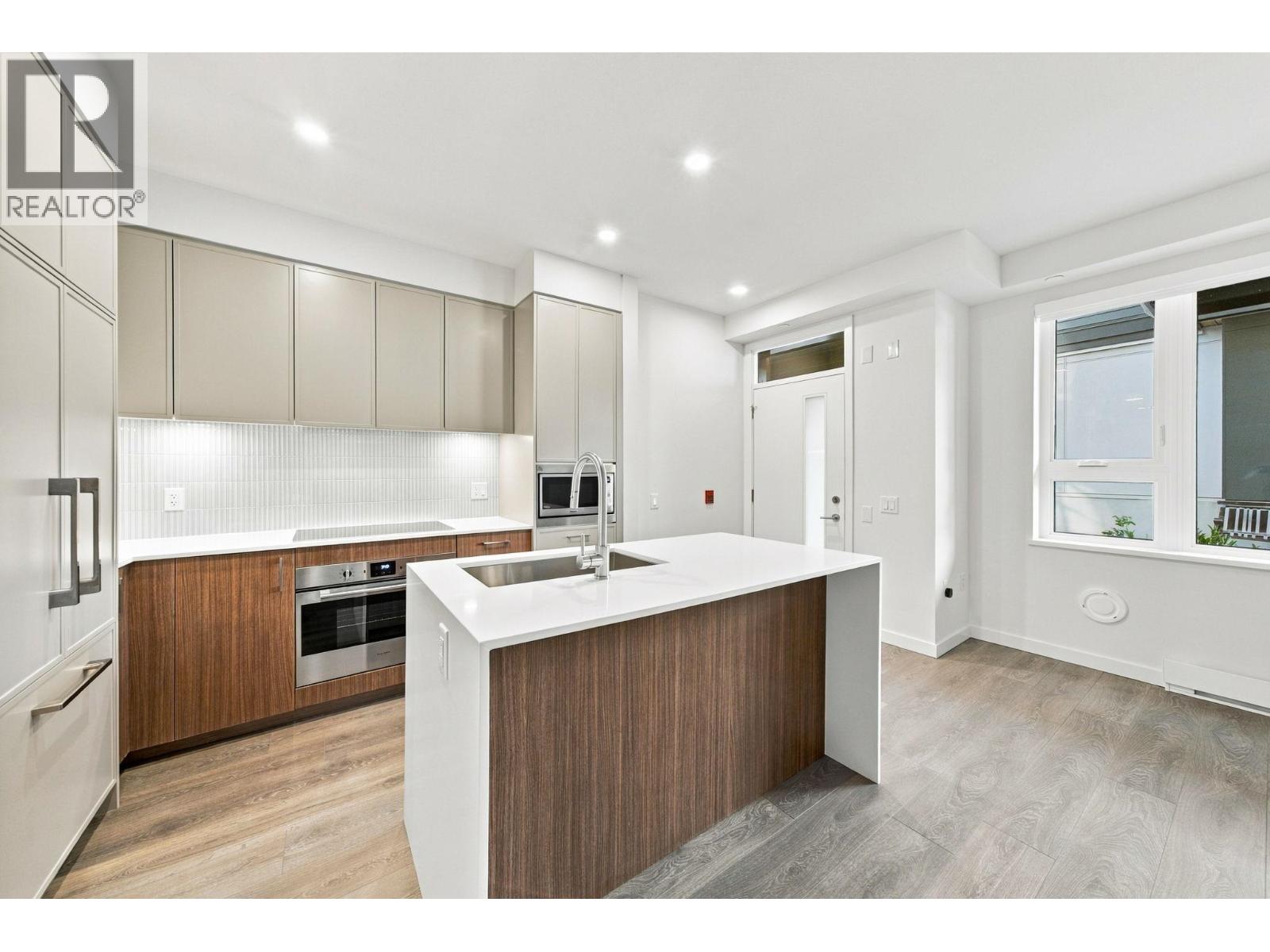 102 956 LYTTON STREET Property Photo 1