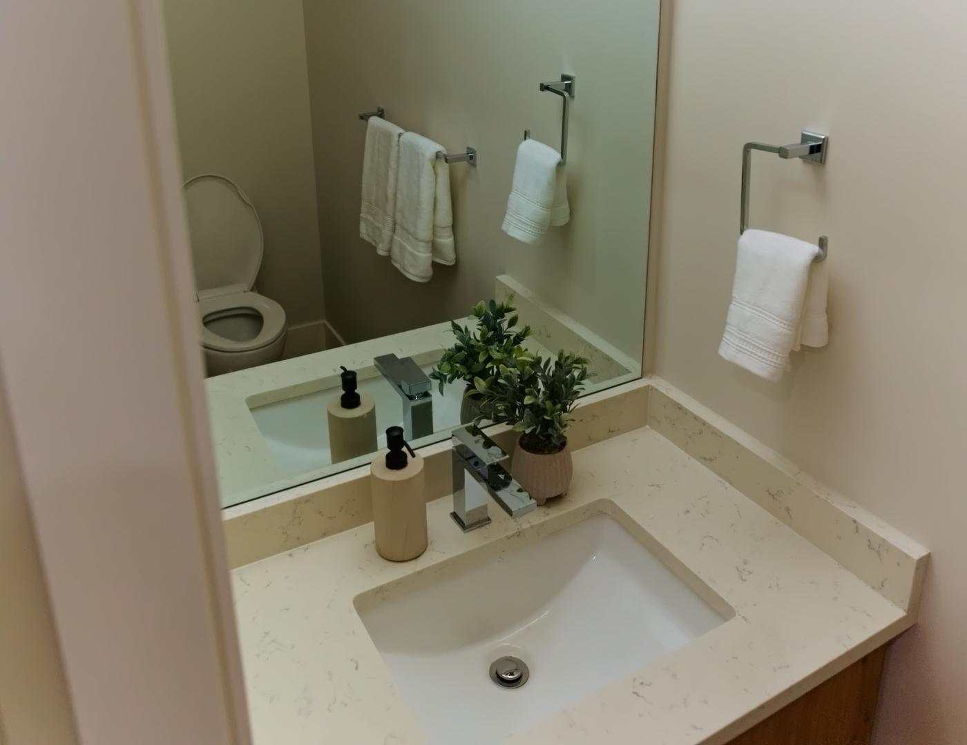 7653 117 Street Property Photo 7