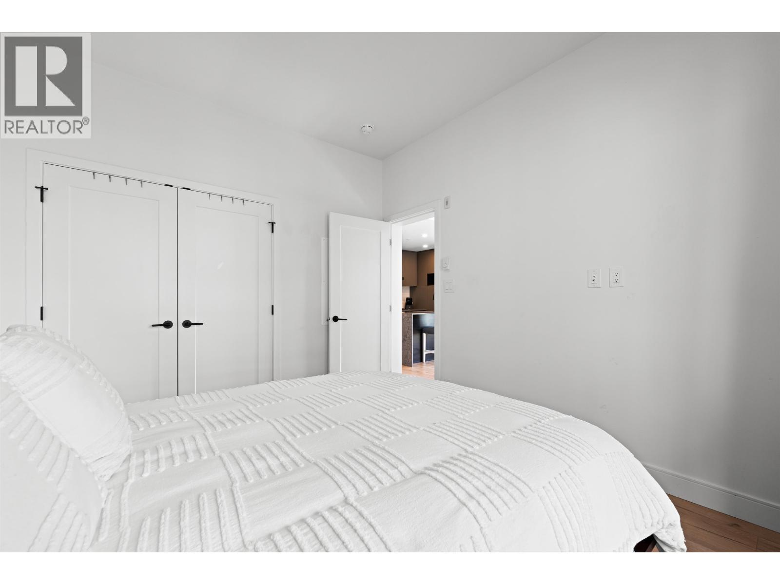 336 55 Klahanie Drive Property Photo 19