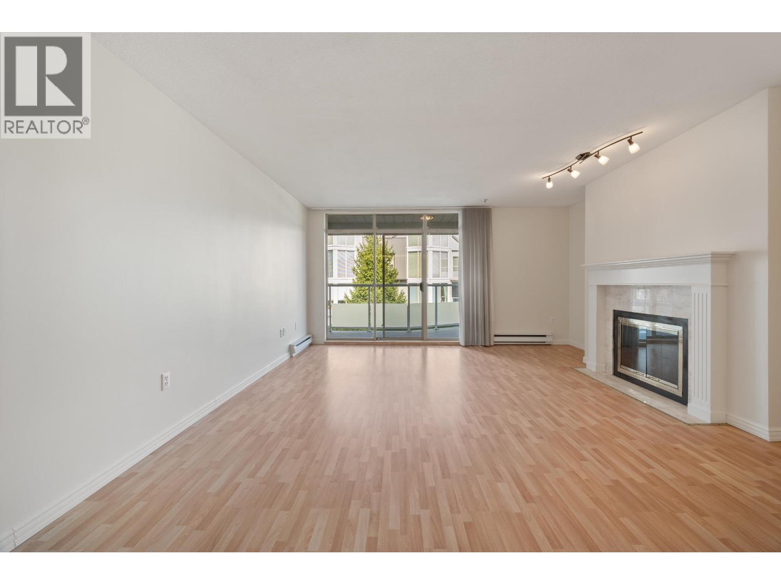 306 48 Richmond Street Property Photo 2