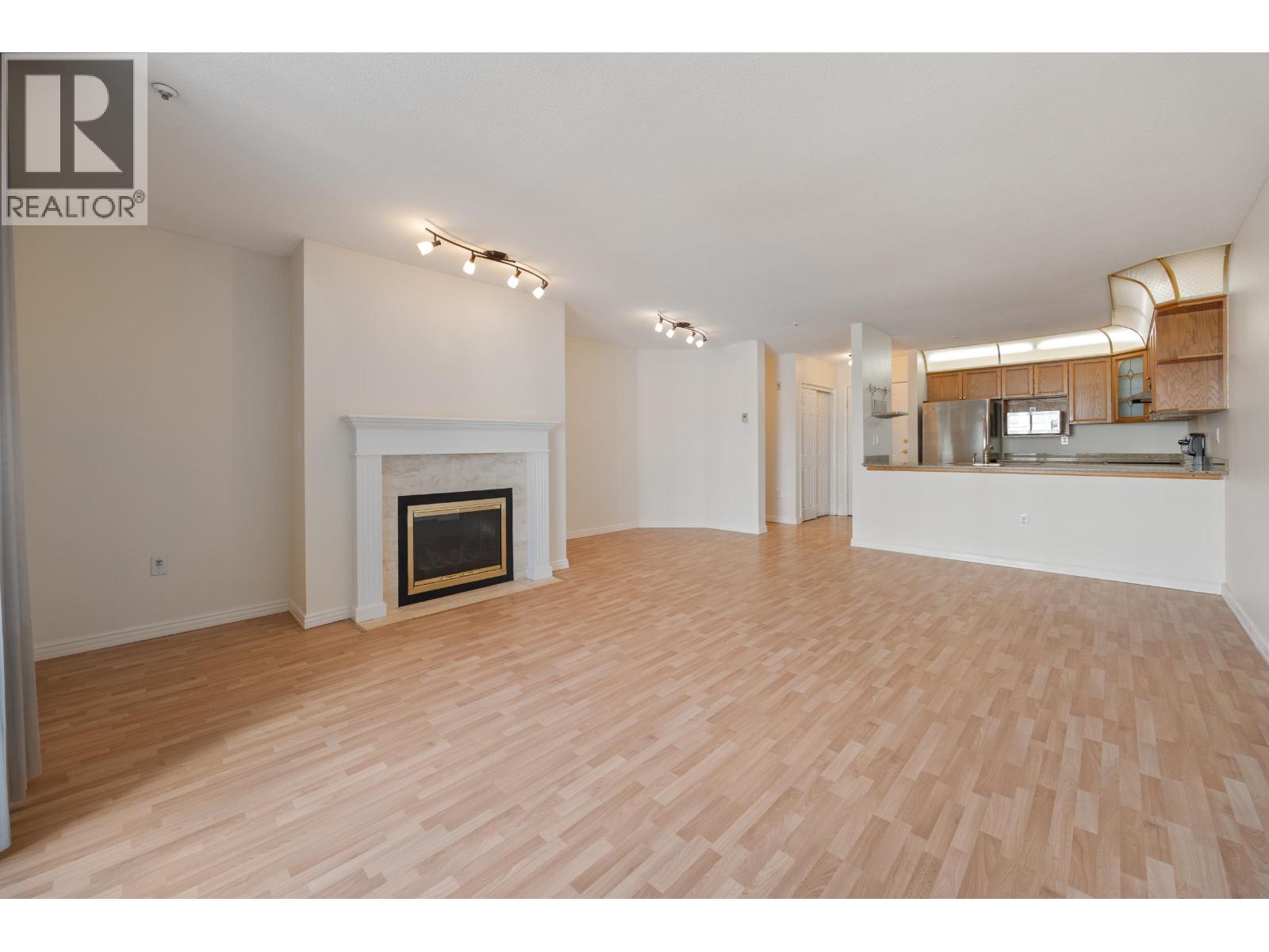 306 48 Richmond Street Property Photo 4