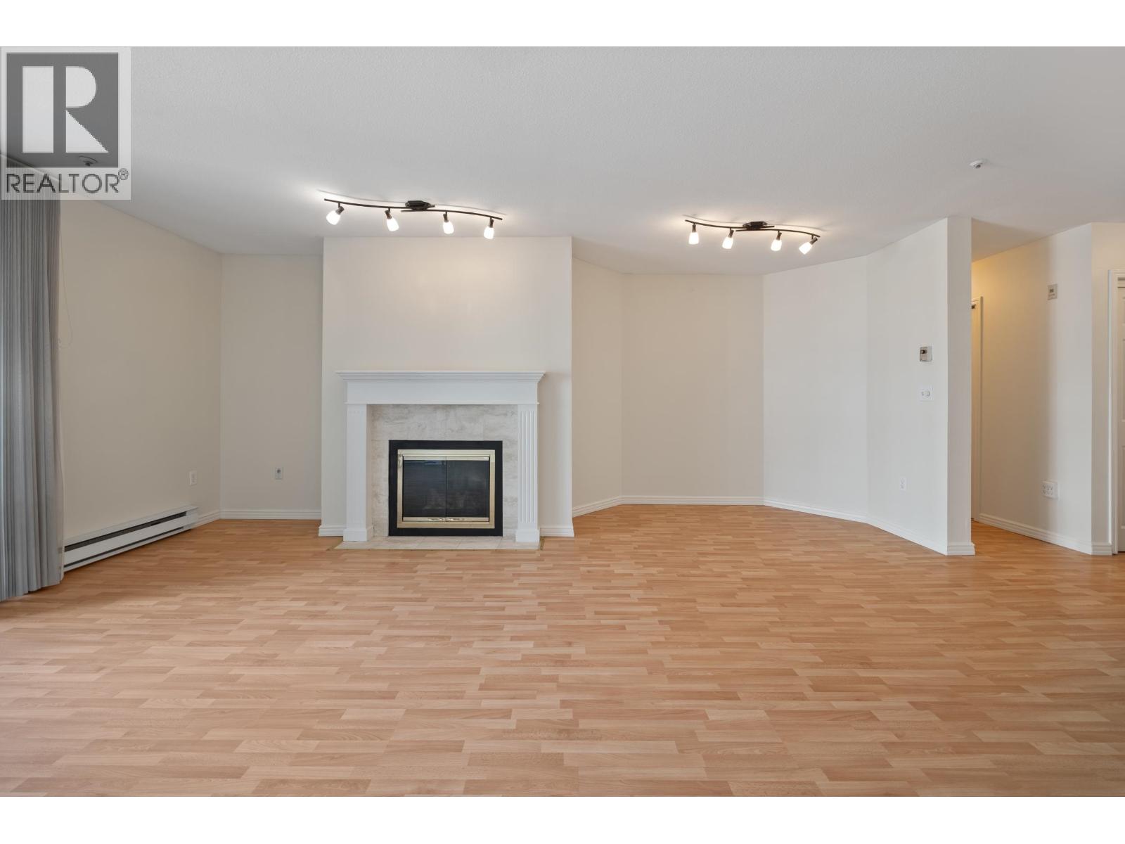 306 48 Richmond Street Property Photo 6