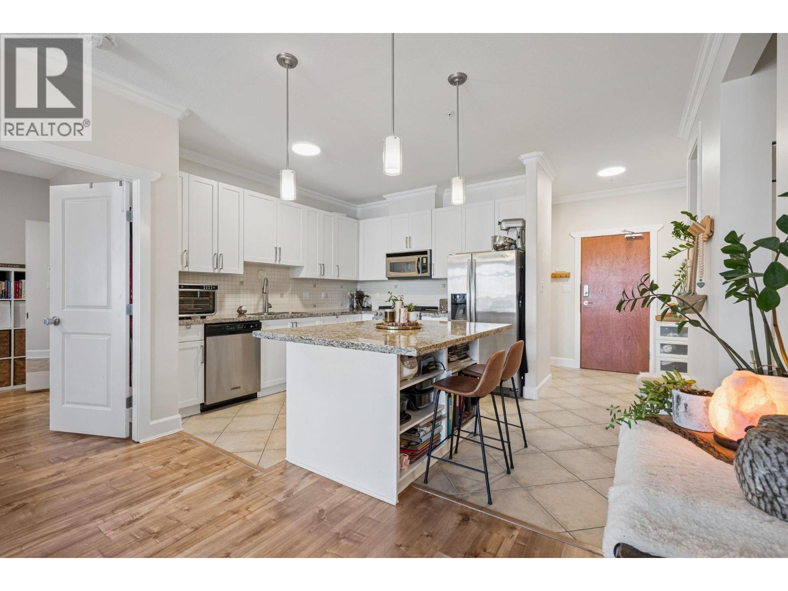 305 4111 Bayview Street Property Photo 9