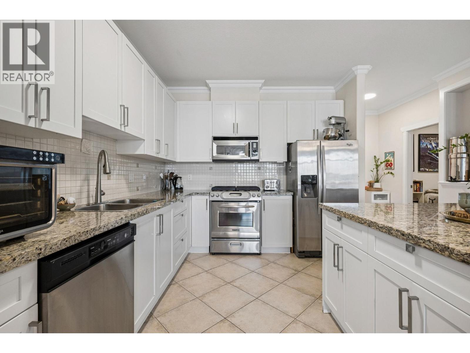 305 4111 Bayview Street Property Photo 11
