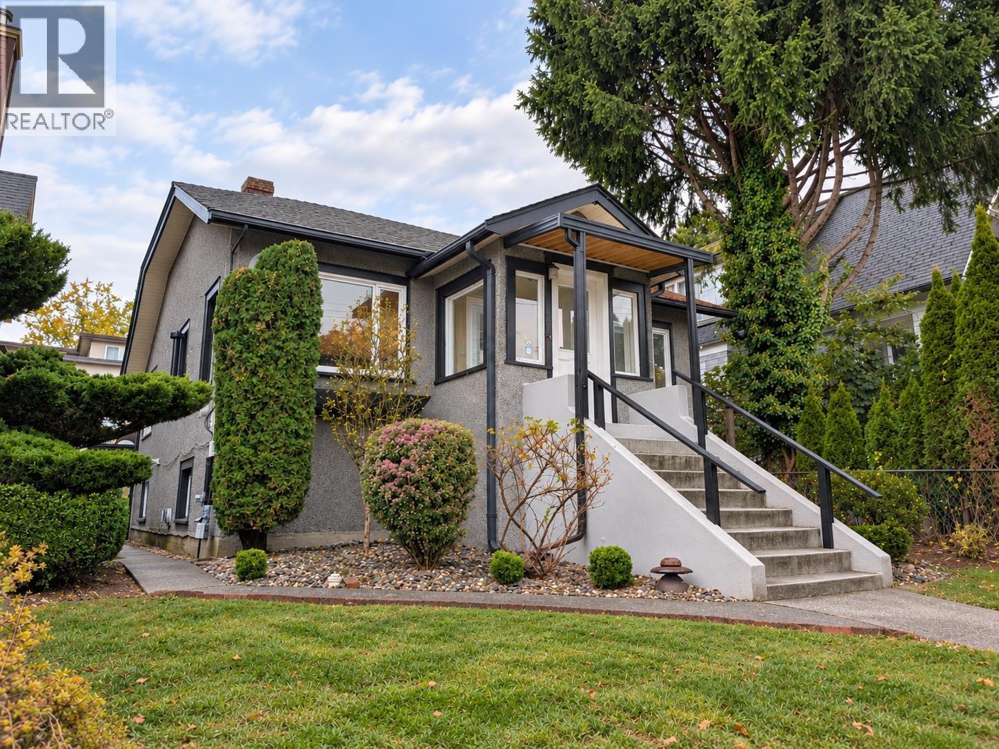 1109 Seventh Avenue Property Photo 1