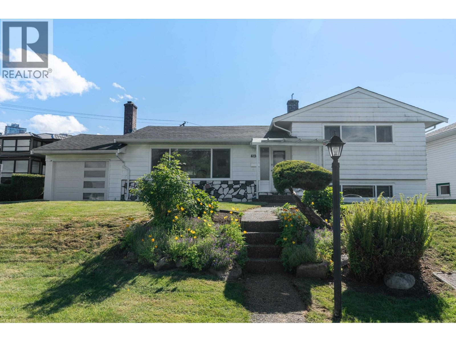 4194 CHERRYWOOD CRESCENT Property Photo 1