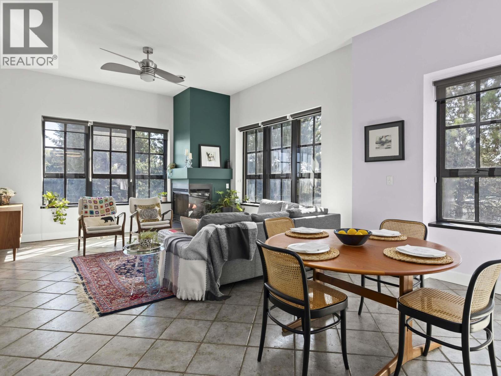 304 4590 EARLES STREET