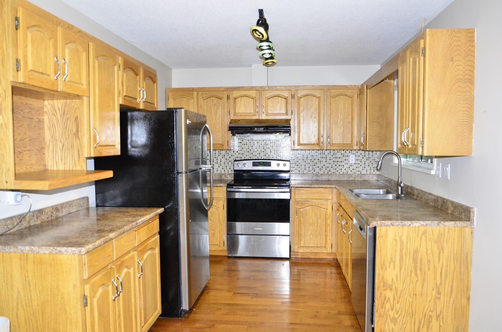 14645 18 Avenue Property Photo 12