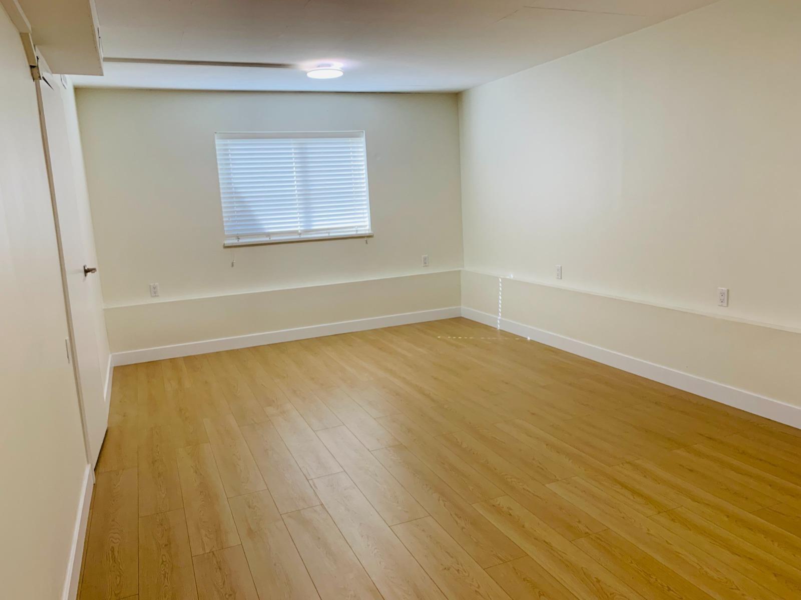 14645 18 Avenue Property Photo 16