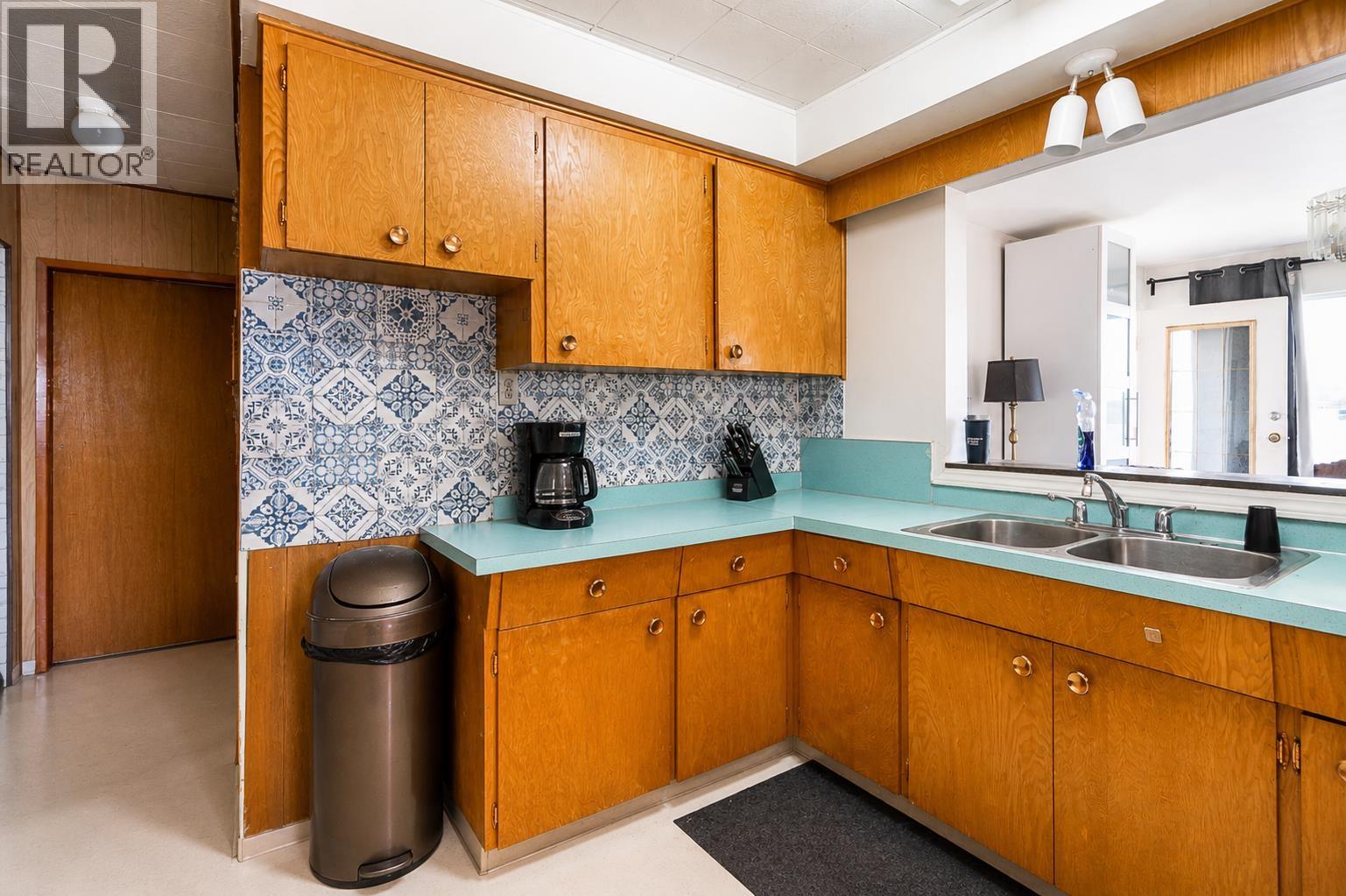 1303 Johnson Street Property Photo 16