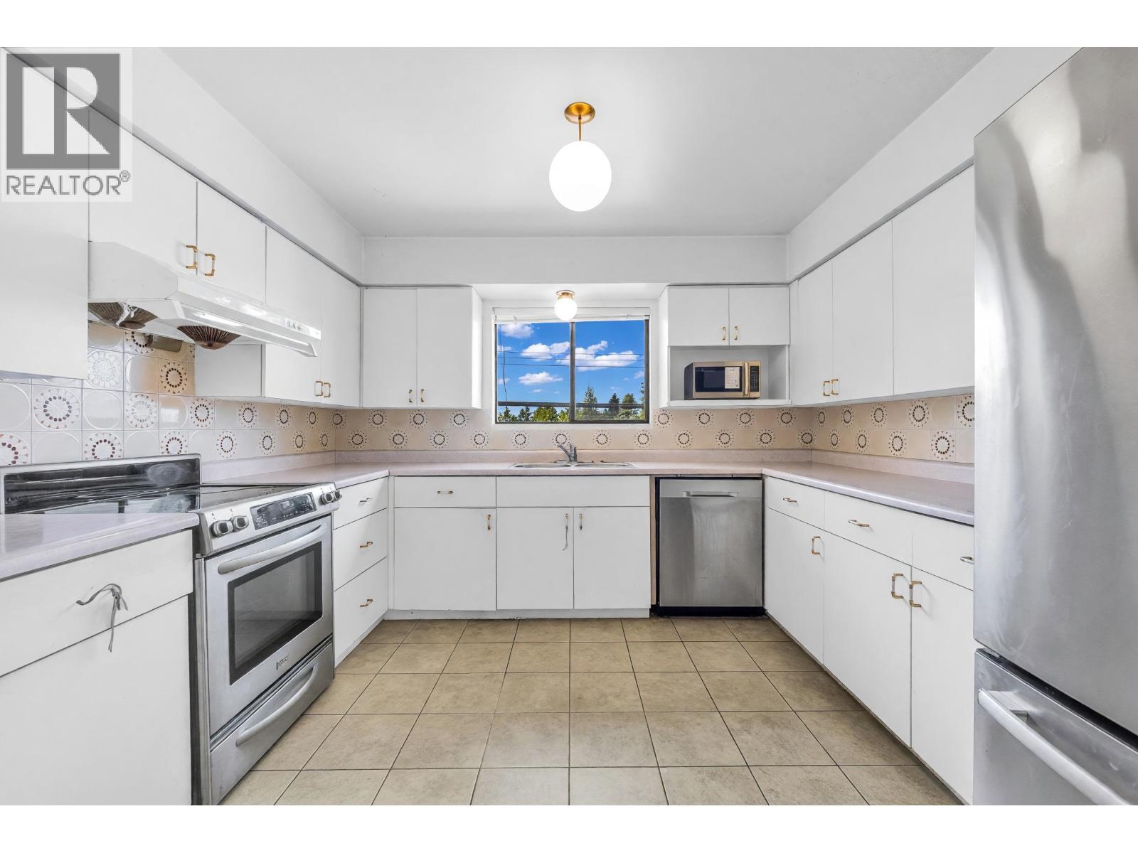 970 Duthie Avenue Property Photo 2
