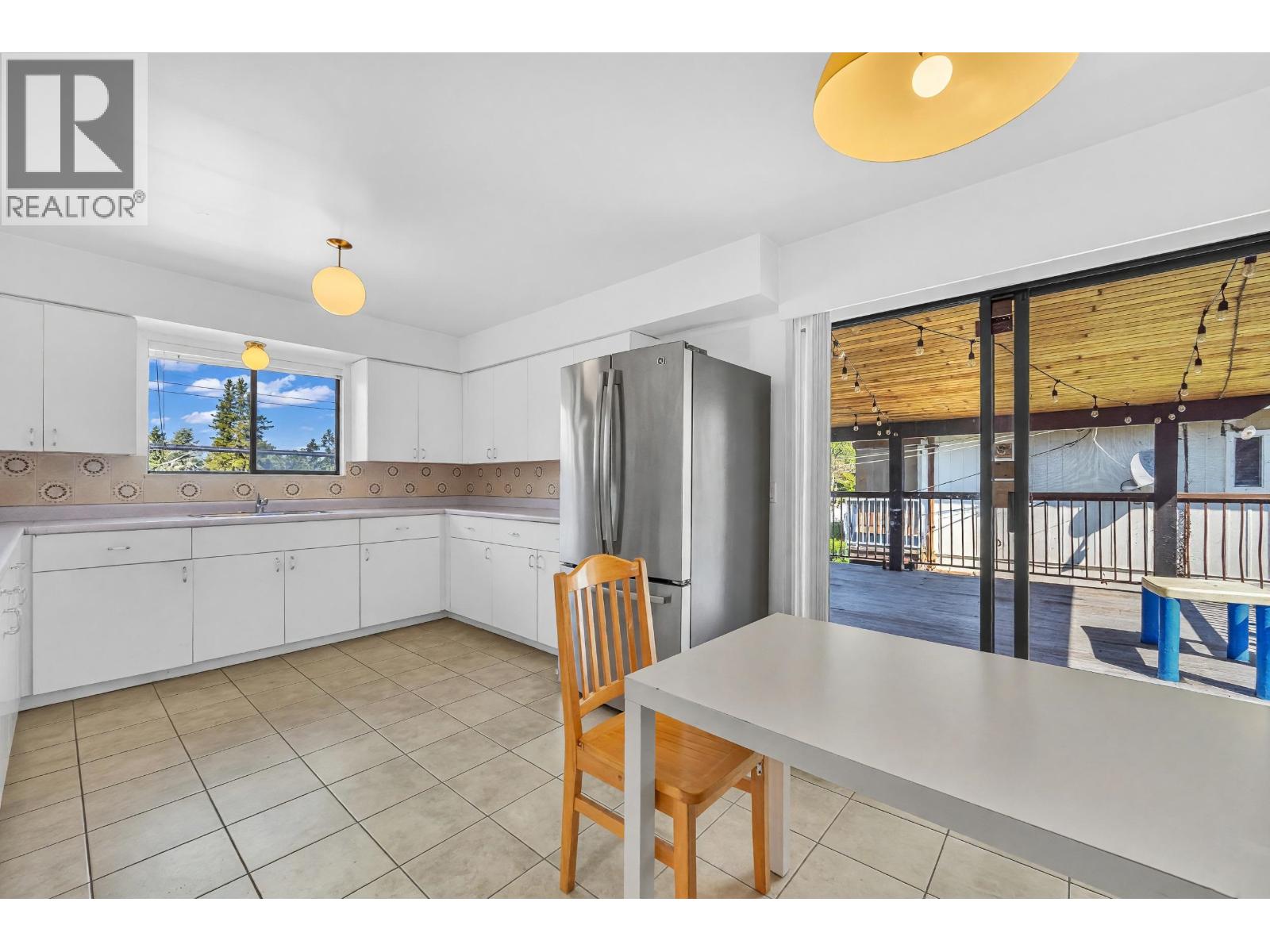 970 Duthie Avenue Property Photo 3