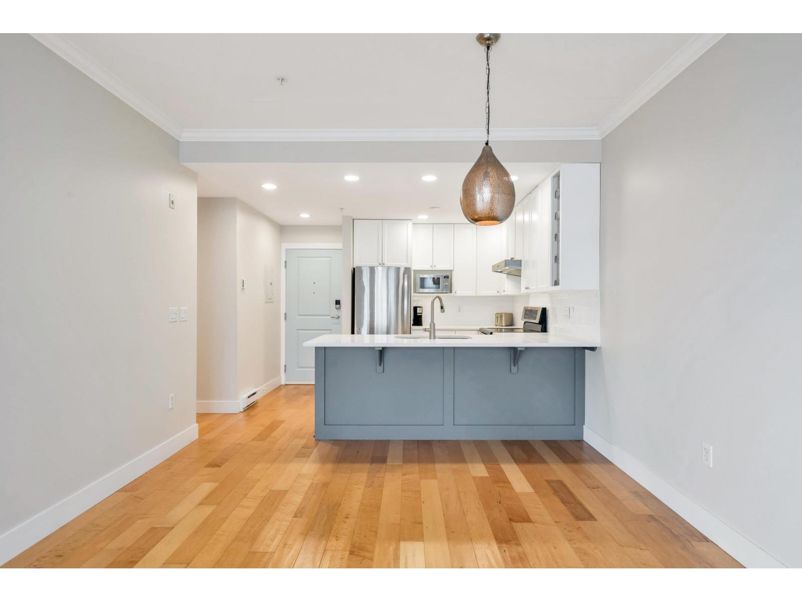 305 15368 16a Avenue Property Photo 9