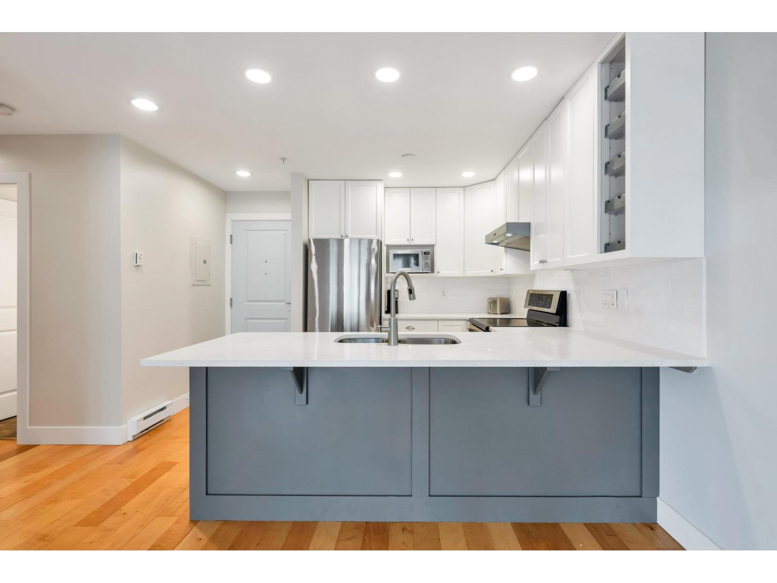 305 15368 16a Avenue Property Photo 13