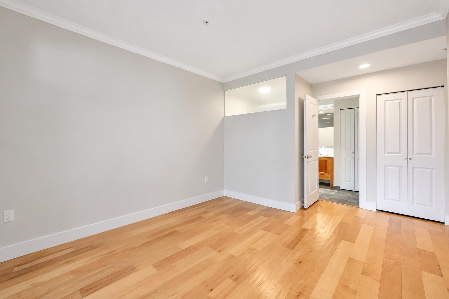 305 15368 16a Avenue Property Photo 19