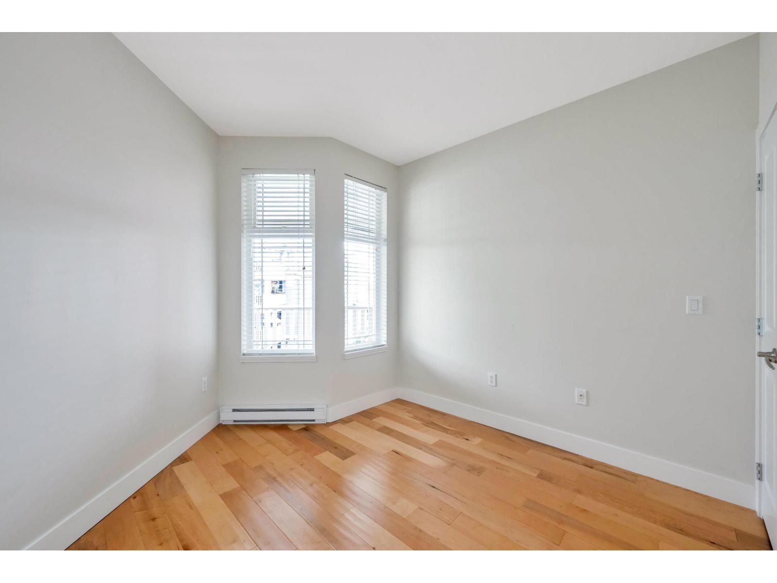 305 15368 16a Avenue Property Photo 21