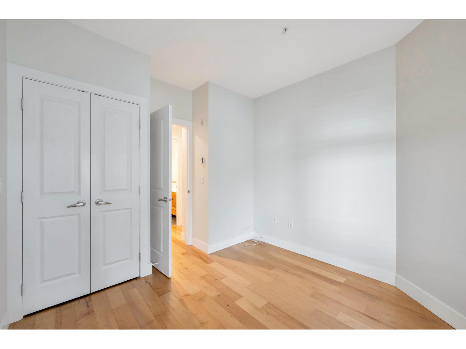 305 15368 16a Avenue Property Photo 22