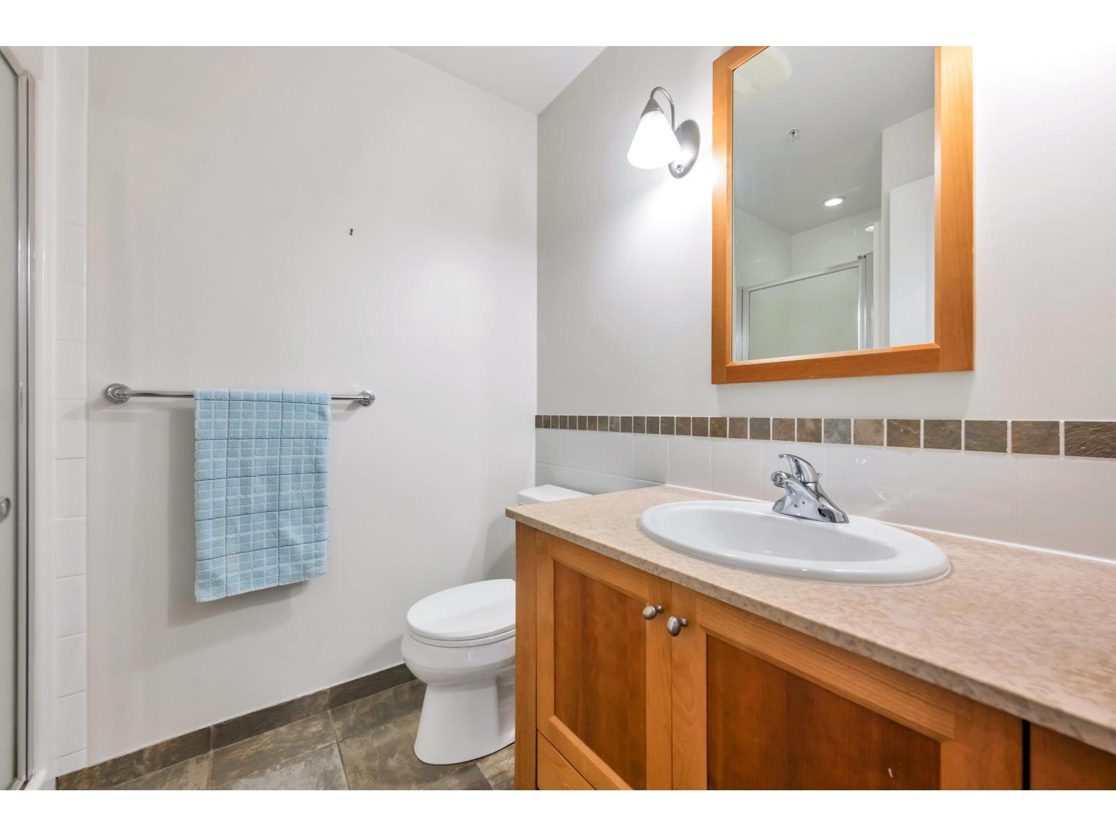 305 15368 16a Avenue Property Photo 23
