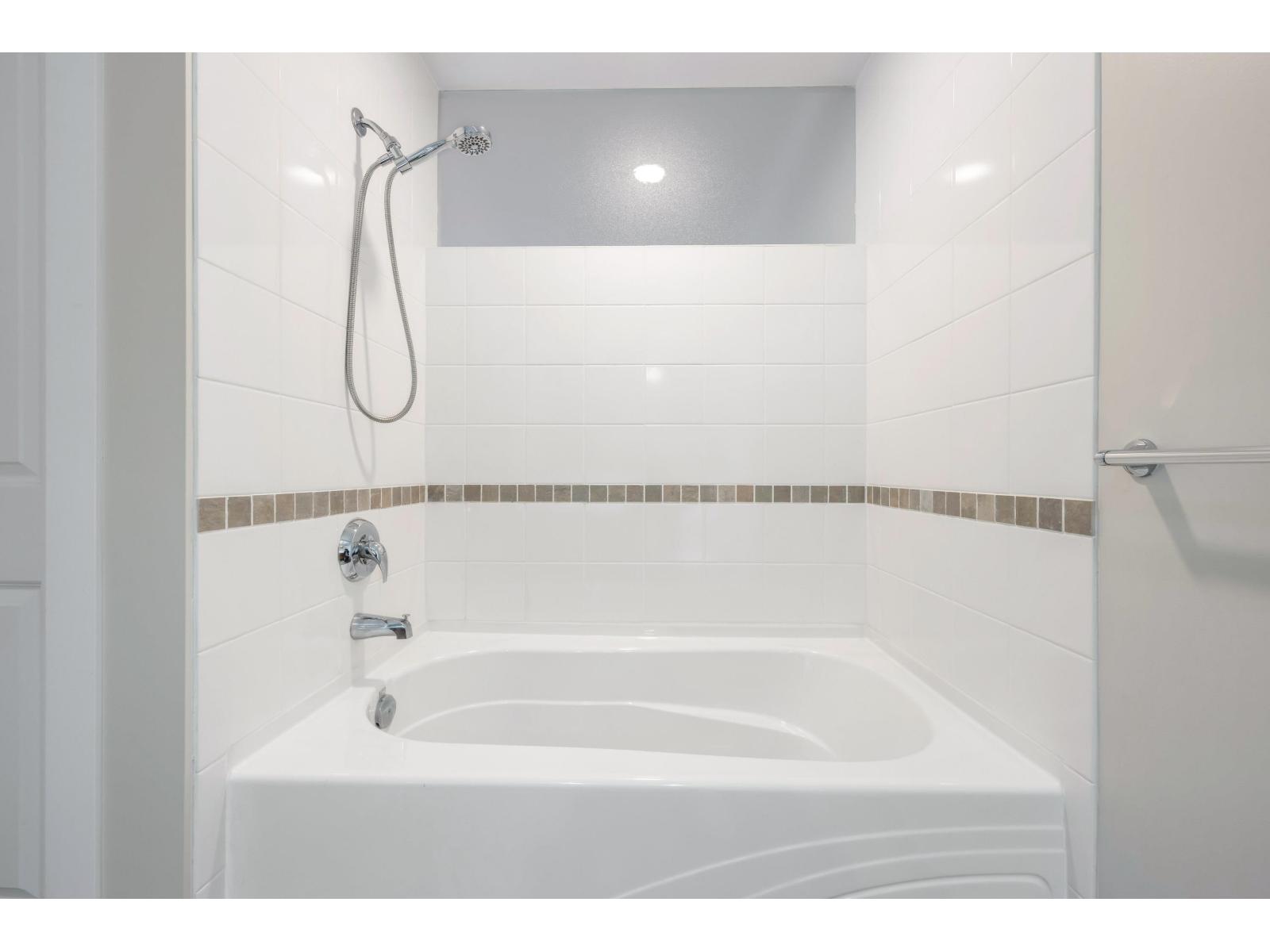 305 15368 16a Avenue Property Photo 25
