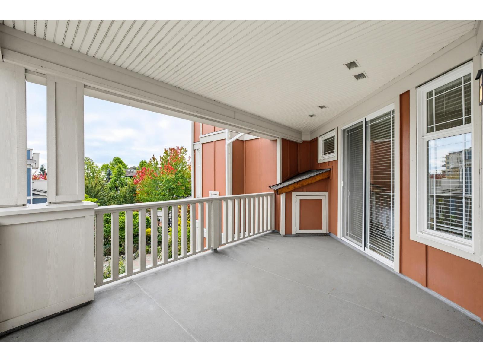 305 15368 16a Avenue Property Photo 28