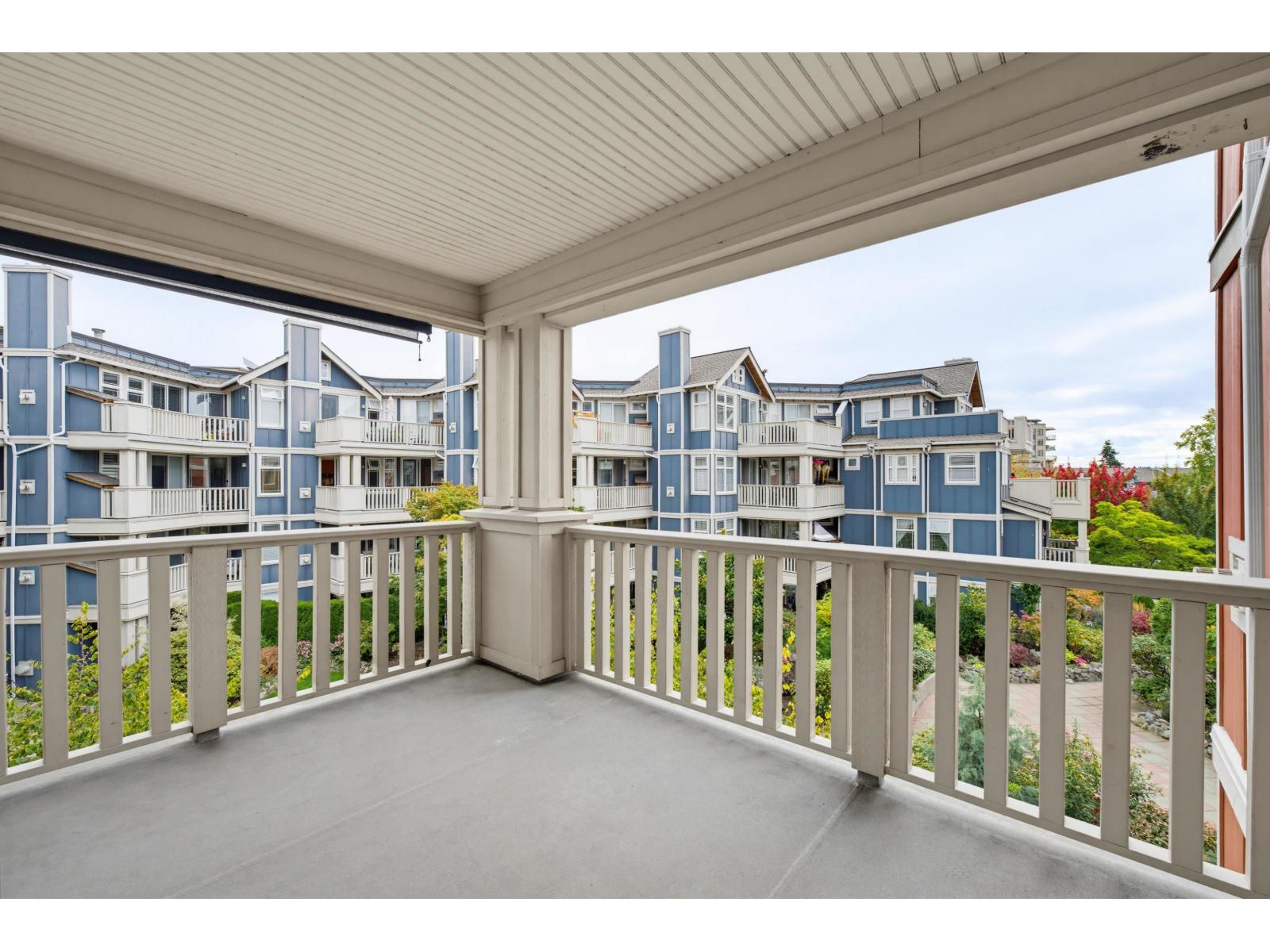 305 15368 16a Avenue Property Photo 29