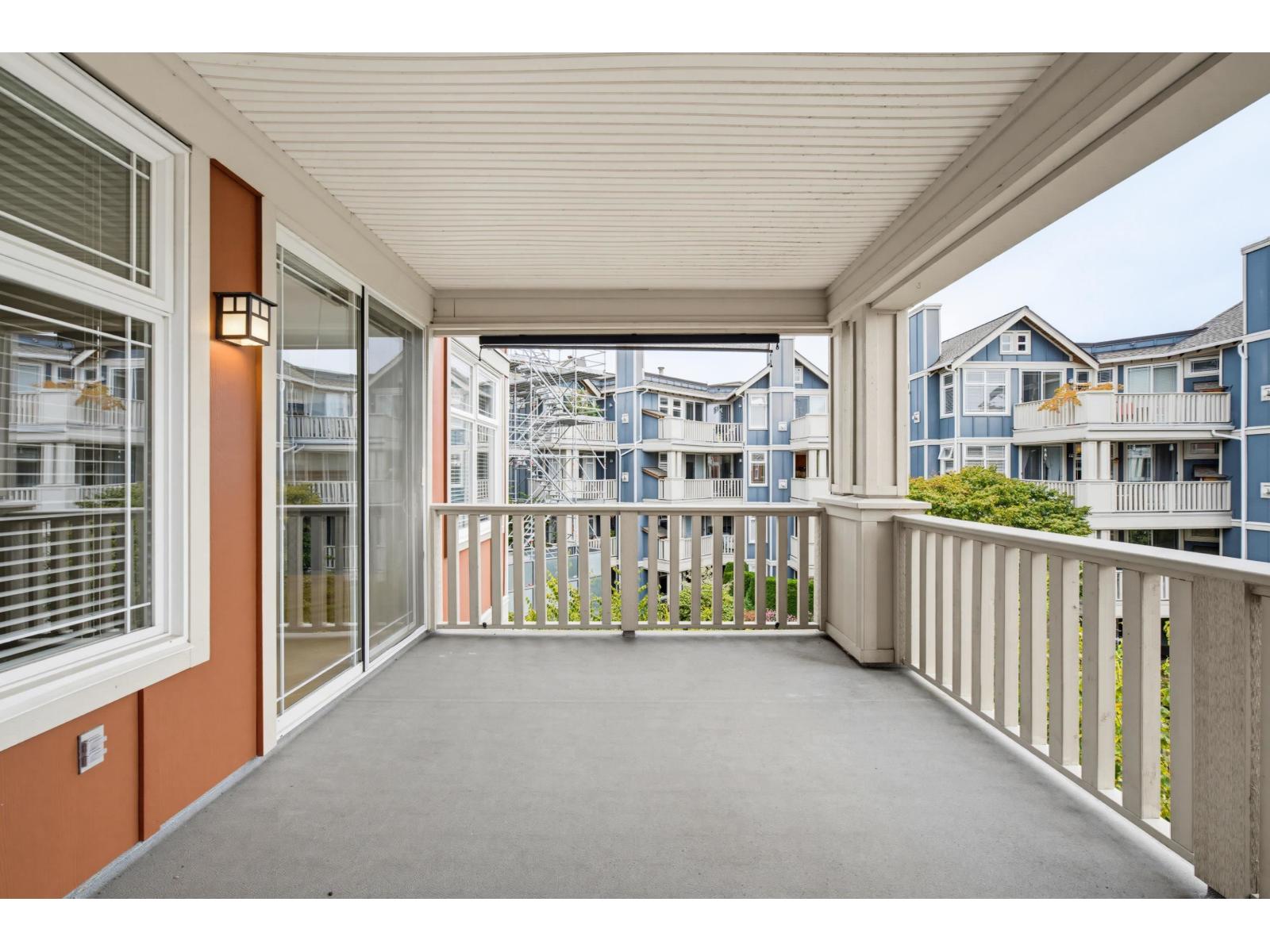 305 15368 16a Avenue Property Photo 30
