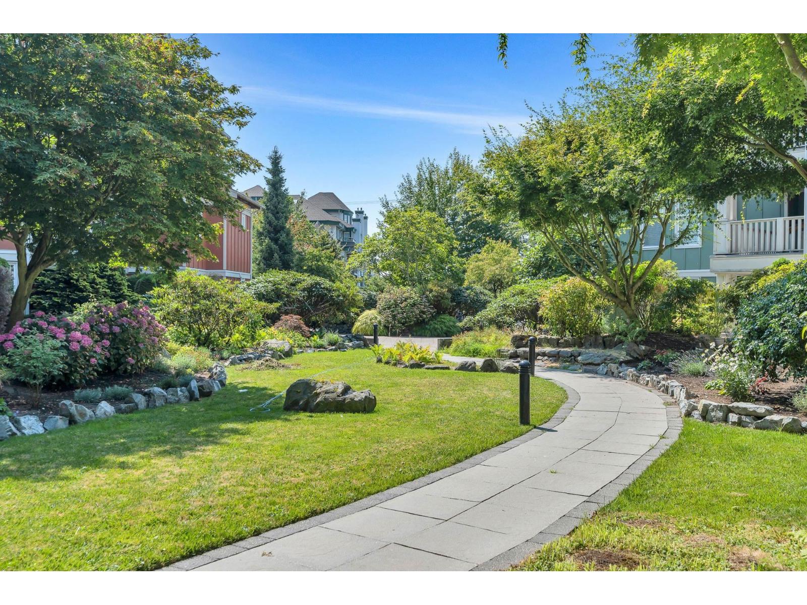 305 15368 16a Avenue Property Photo 32