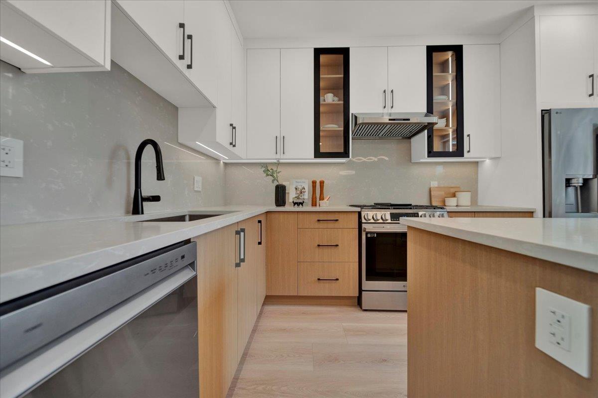 102 10151 144 Street Property Photo 6