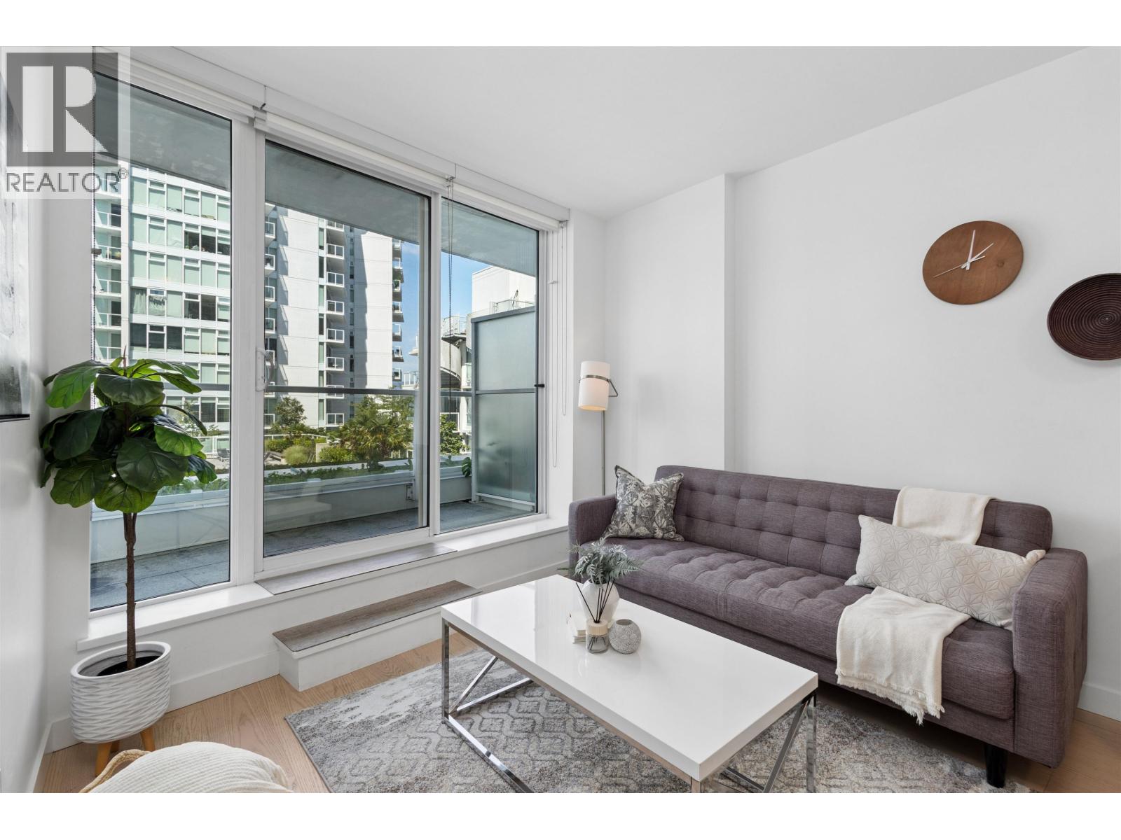 531 2220 Kingsway Street Property Photo 3