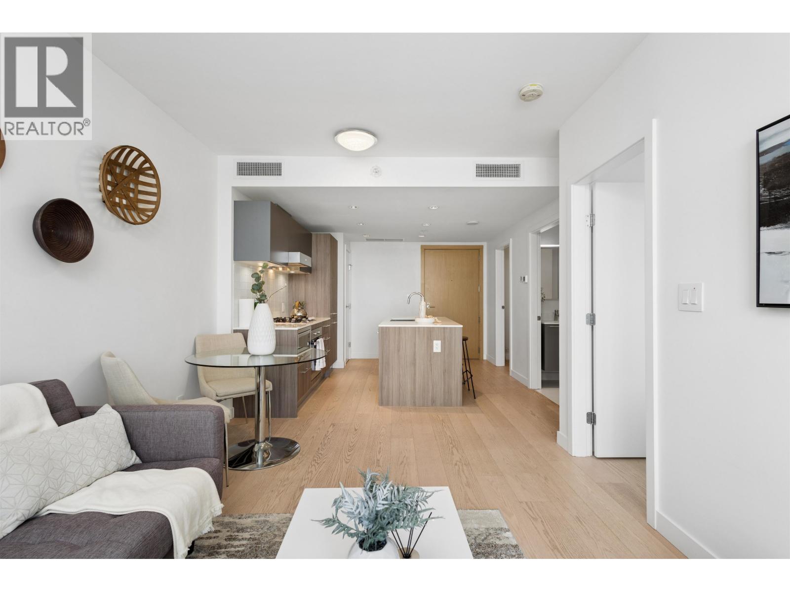 531 2220 Kingsway Street Property Photo 5