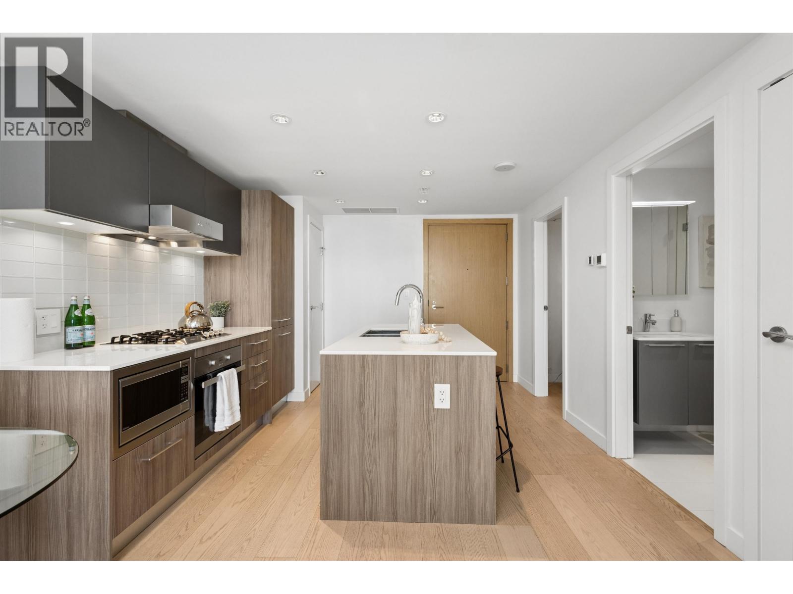 531 2220 Kingsway Street Property Photo 8